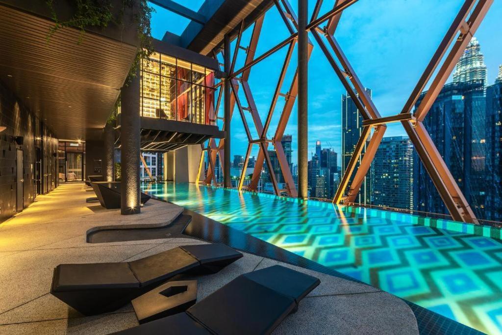 Scarletz Suites Klcc By Luxe Suites Куала Лумпур Екстериор снимка