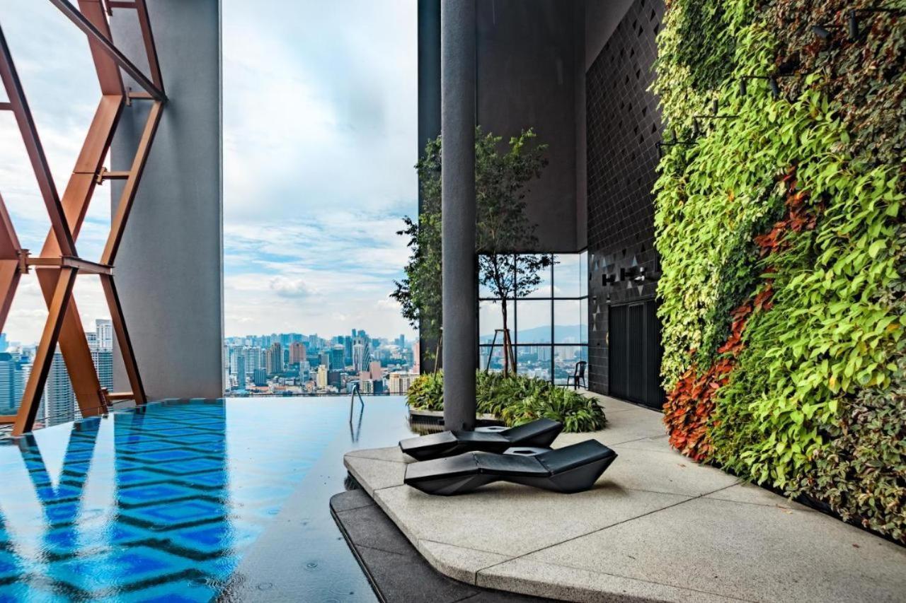 Scarletz Suites Klcc By Luxe Suites Куала Лумпур Екстериор снимка