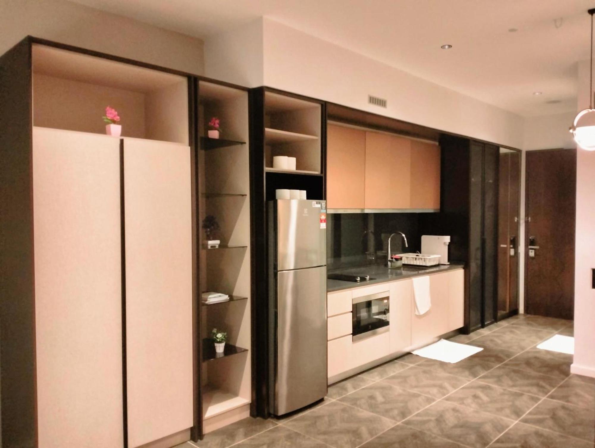 Scarletz Suites Klcc By Luxe Suites Куала Лумпур Екстериор снимка